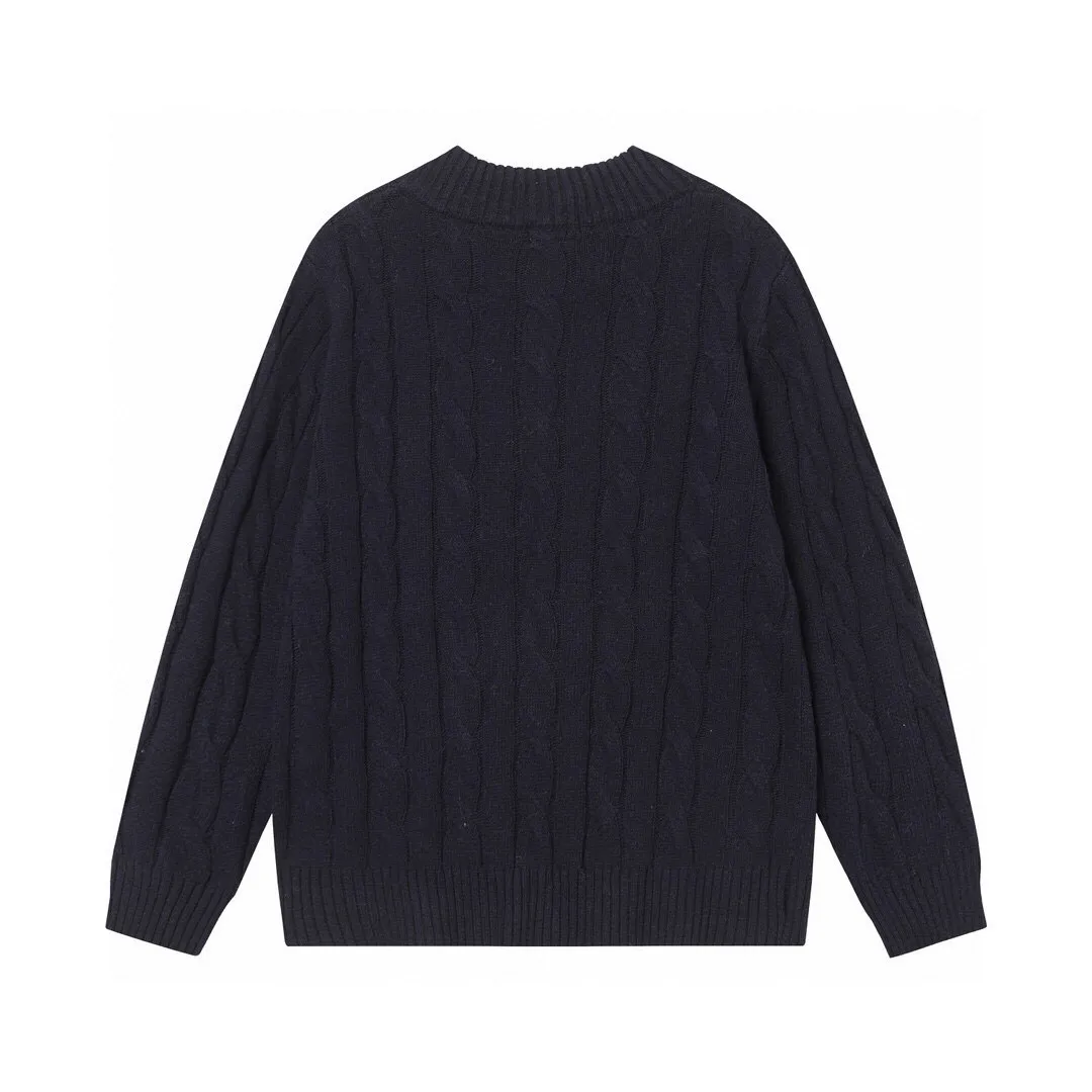 P194 Style number: 603 -Ralph Lauren 24ssRL half-zip long-sleeved sweater with classic war horse logo embroidery on the chest, pullover jacket -The item is made of dyed and spun yarn, purchased from the original version. A full set of customized accessories. Details determine success. A major autumn and winter new style. The item weighs more than 800 grams. It is soft and delicate and does not tie the body. The upper body effect is very nice and has a loose fit. -Color: black, white, gray -Size: S/M/L/XL/2XL